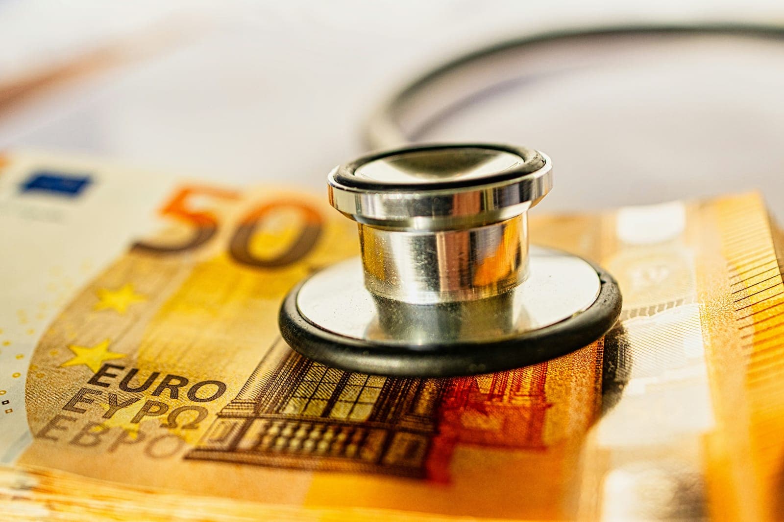 Model de comparație a costurilor depărtătoarelor reutilizabile și de unică folosință